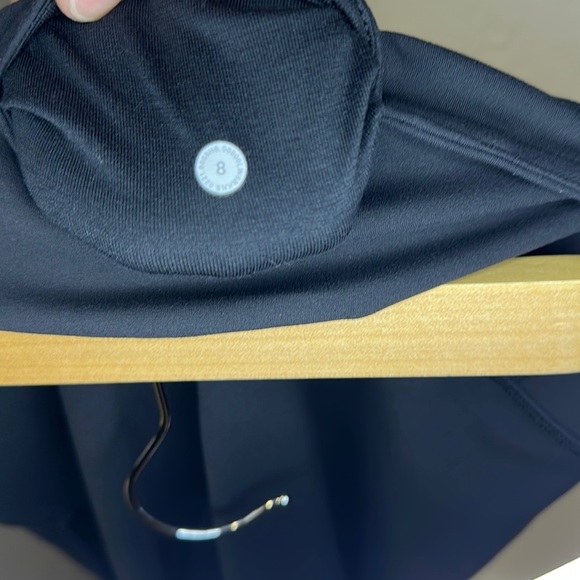 Lululemon black v waistband 7/8 length leggings 8 - Picture 8 of 9